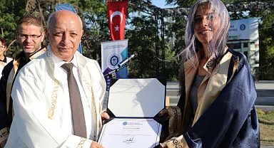 İstiklal Üniversitesi'nde 73 Akademisyene Biniş Takdim Töreni Düzenlendi