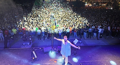 Kahramanmaraş Ağustos Fuarı’nda Bahadır Tatlıöz Rüzgarı