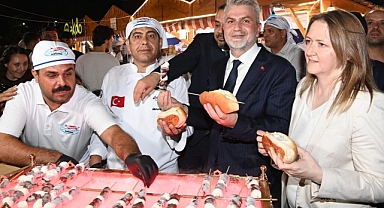 Kahramanmaraş Ağustos Fuarı'nda binlerce kişi Dondurma Kebabı'na akın etti!