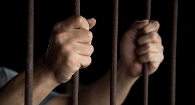 Kahramanmaraş’ta cezaevinden çıktıktan 1 gün sonra silahla boşanma aşamasındaki eşinin kapısına dayandı