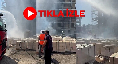 Kahramanmaraş'ta yeni yapılan deprem konutunun dış cephesinde yangın çıktı