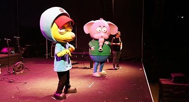 Kral Şakir, Uluslararası Geleneksel Ağustos Fuarı’nda Miniklerle Buluştu