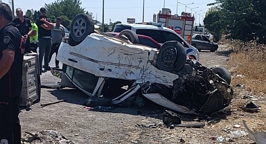 Türkoğlu'nda Feci Kaza: Otomobil Hurdaya Döndü, 2 Kişi Ağır Yaralandı