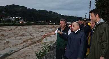 Artvin sel ve heyelanlarla boğuşuyor! 32 köy yolu kapandı