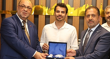 Başkan Akpınar’dan Başarılı Öğrencilere Ödül