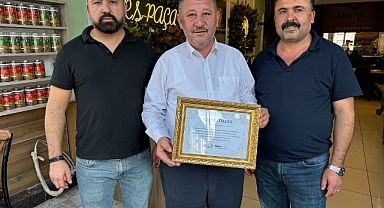 Başkan Görgel’den Esnafa Teşekkür Plaketi: “Asrın Felaketini Dayanışmaya Dönüştürdünüz”