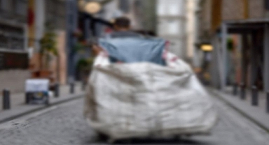 Bu devirde böyleleri de varmış! Çöpte para buldu sahibine teslim etti