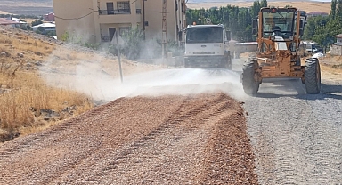 Büyükşehir Belediyesi, Elbistan’da Yalıntaş - Aksakal Grup Yolunu Yeniliyor