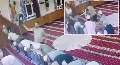Camide Fıkra Gibi Olay! İmama sandalyeyle ilan dalan adamı cemaat vantilatörle dövdü!
