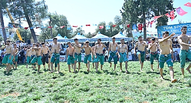 Kahramanmaraş, 500 Güreşçiyi Ağırladı: Onikişubat Belediyesi Geleneksel Güreş Türkiye Şampiyonası'na Ev Sahipliği Yaptı