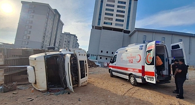 Kahramanmaraş’ta Hafriyat Kamyonu Devrildi: 1 Yaralı