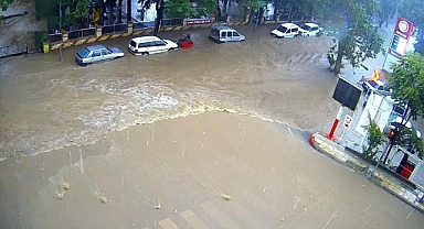 Kahramanmaraş’ta sel felaketi! Ev ve işlerini su bastı!