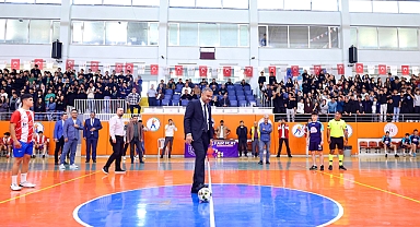 Başkan Toptaş, Cumhuriyet Spor Şöleni futsal finalini izledi!
