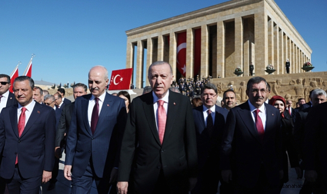 Devlet erkanı Anıtkabir’de!