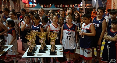 Kahramanmaraş'ta Basketbol Yıldızları Kupalarına Kavuştu!