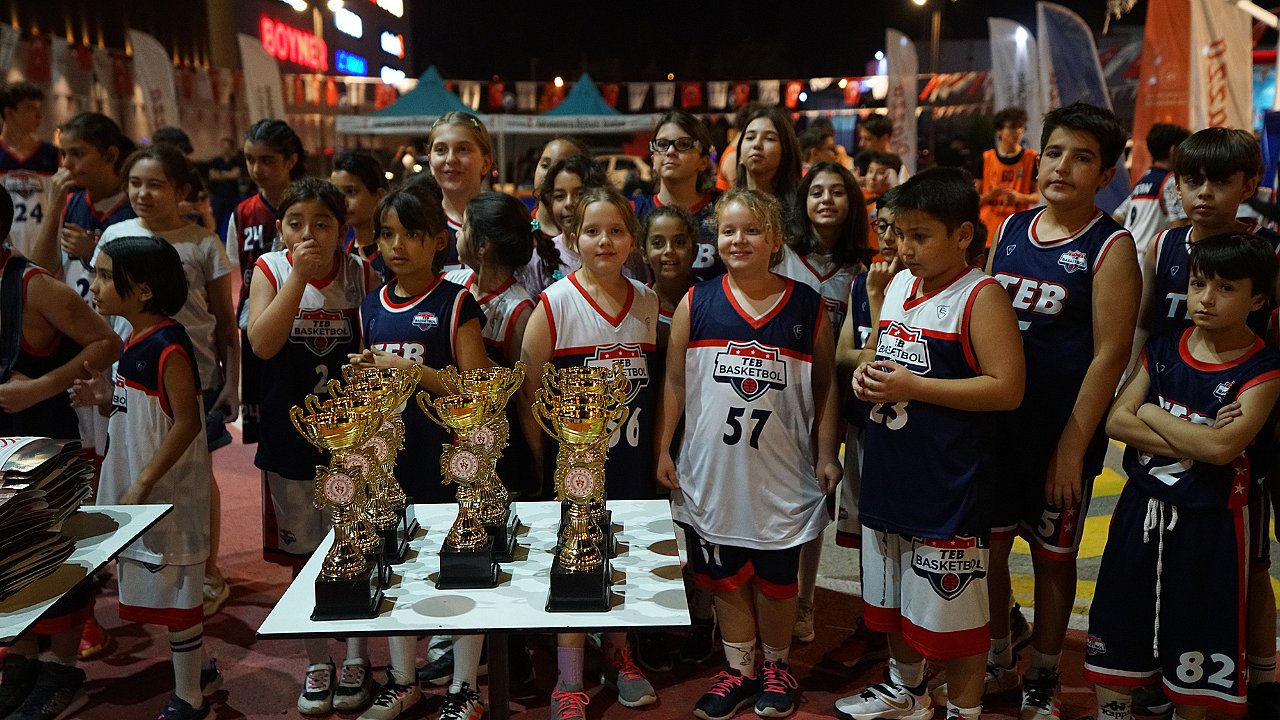 Kahramanmaraş'ta Basketbol Yıldızları Kupalarına Kavuştu!