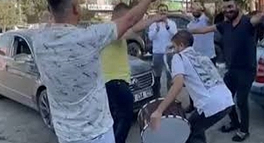 Kahramanmaraş'ta davul-zurnalı oto tamir sevinci!