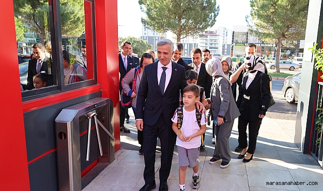 Kahramanmaraş’ta Şehit Emanetlerine Vefa: Vali Ünlüer, Yenigül Kardeşleri Okullarına Bizzat Götürdü!