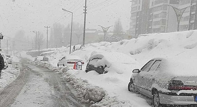 Kahramanmaraş depremden sonra en büyük felaketi yaşıyor! Bir kişi öldü, 16 kişi zehirlendi, 199 mahalle yolu kapalı!