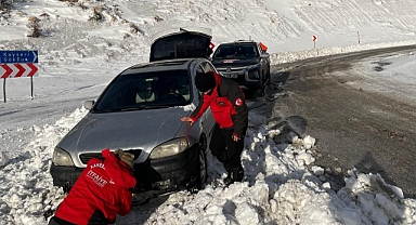 Kahramanmaraş itfaiyesi yolda kalanların yardımına koştu!
