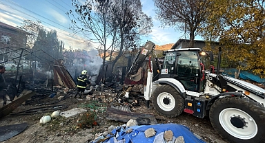 Kahramanmaraş’ta deprem evlerini yangın ise çadırlarını yıktı!