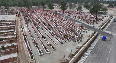 Kahramanmaraş’ta mezarlık seferberliği! 2 Bin 300 Mezar elden geçti!