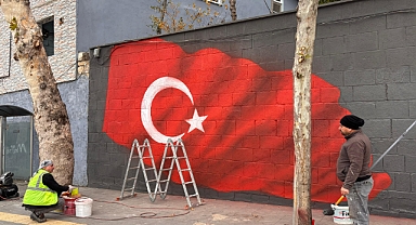 Kahramanmaraş’ta Duvar Yazıları Yerini Türk Bayrağına Bıraktı
