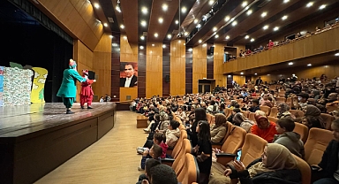 Minikler Hacivat – Karagöz Gösterisinde Eğlenerek Öğrendi!