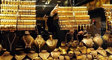 Altın fiyatları rekor kırdı! Gram altın, çeyrek altın uçtu…