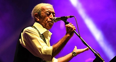 Edip Akbayram Yoğun Bakımda: Sevenlerinden Dua Bekleniyor!