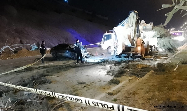 Kahramanmaraş’ta Otomobil Budama yapan iş makinesine çarptı! Bir ölü!