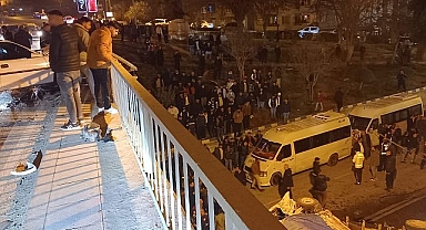 7 araca çarpıp köprüden uçtu! 3 ölü, 22 yaralı