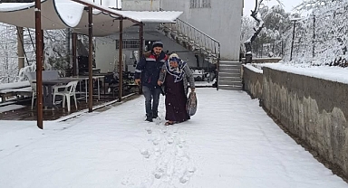 Kahramanmaraş’ta Karda Mahsur Kalan Yaşlı Kadın Kurtarıldı!
