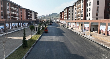 Kahramanmaraş’ta Yapımı Biten Konutların Yollarını Asfaltlıyor!