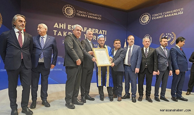 Kahramanmaraşlı 55 yıllık esnaf Ahi Beratını Bakan Polat’ın elinden aldı!