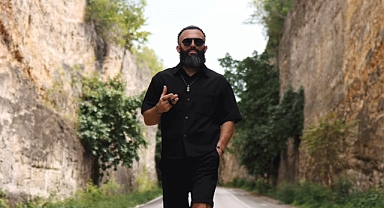 Kahramanmaraşlı ünlü farlı kişilik şarkı söyledi ortalık yıkıldı!