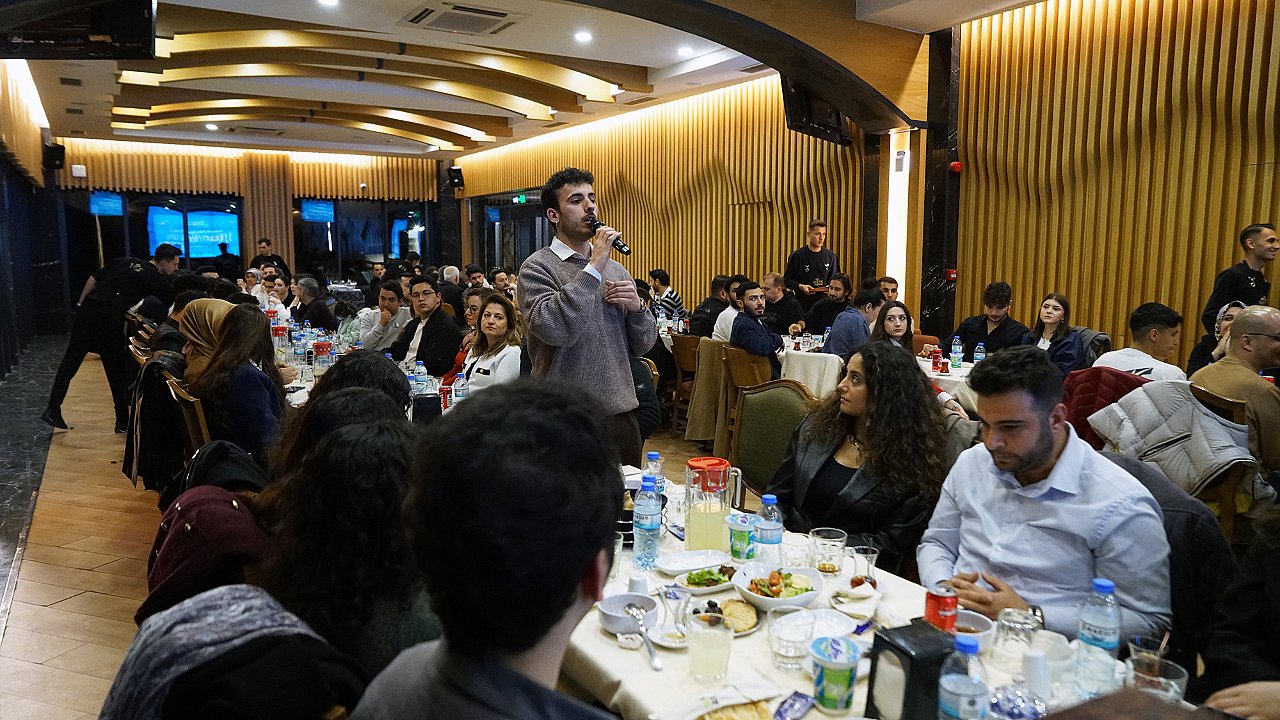 Büyükşehir’in İftar Sofrası Üniversiteli Gençleri Ağırladı