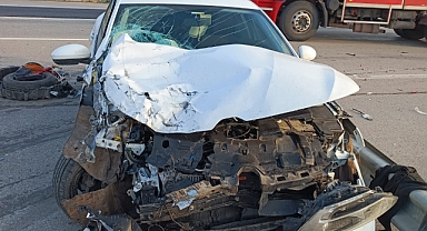 Kahramanmaraş’ta Bariyerlere Çarpan Araçta 3 Kişi Yaralandı!