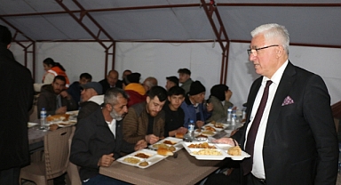 Pazarcık Belediyesi'nin İftar Sofrası Halkı Buluşturdu