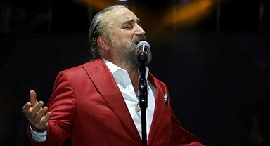 Ünlü sanatçı sahnede hayatını kaybetti!