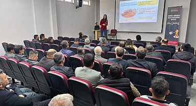 Büyükşehir’in Zararlılara Karşı Farkındalık Semineri Türkoğlu’nda Devam Etti