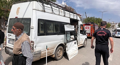 Doğuknet yolunda kaza! 6 Kişi Yaralandı
