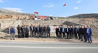 Elbistan'da 34 Yıl Önce Katledilen 6 Sivil Gözyaşlarıyla Anıldı!