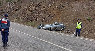 Ilıca Yolu'nda Kaza: Yağmur Kayganlaştırdı, Araç Takla Attı