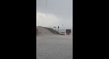 Kahramanmaraş'ta bir anda hava karardı, gök gürledi, şimşek çaktı, dolu yağıyor…