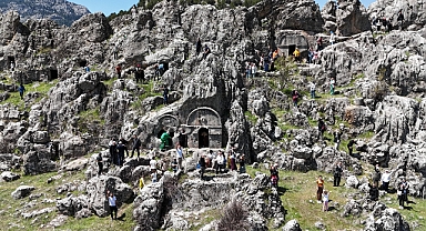 Kahramanmaraş’ta Doğa ve Tarihle İç İçe Bir Rota: Fenk Gözü'nde Mola, Kaya Mezarları’nda Tarihe Yolculuk