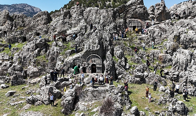 Kahramanmaraş’ta Doğa ve Tarihle İç İçe Bir Rota: Fenk Gözü'nde Mola, Kaya Mezarları’nda Tarihe Yolculuk