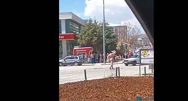 Kahramanmaraş’ta sokakta donla gezdi!