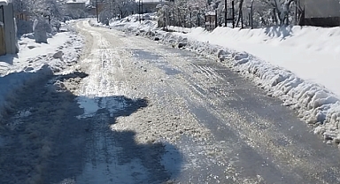 Kahramanmaraş yılın en soğuk gecelerinden birini yaşadı her yer buz kesti!