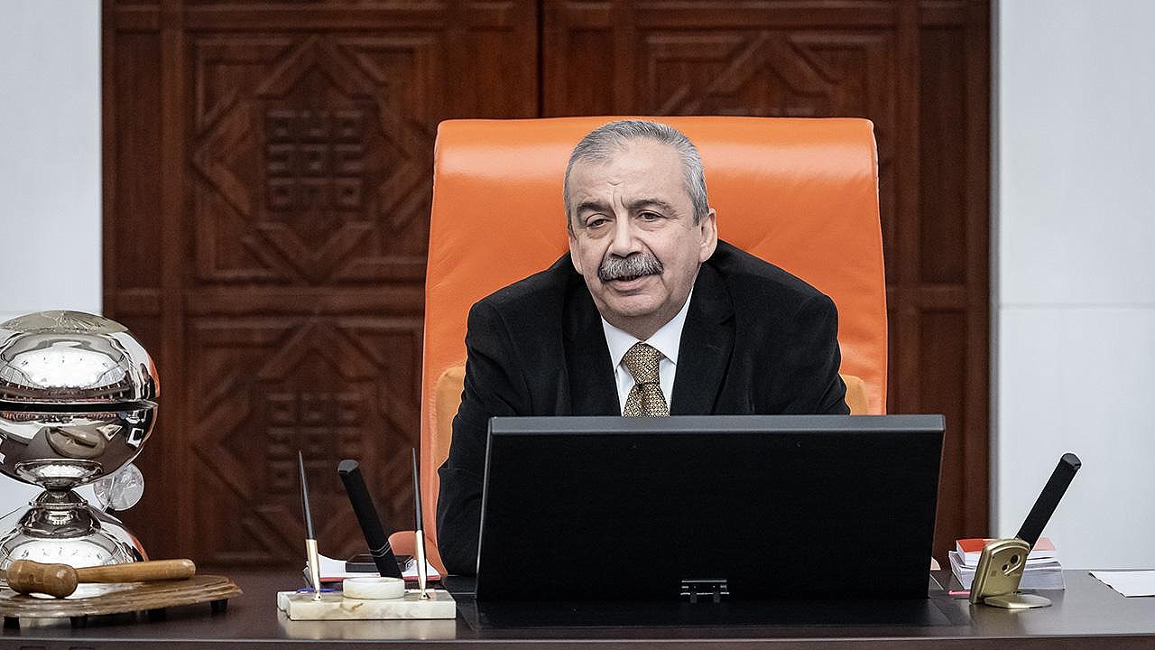 Sırrı Süreyya Önder yoğun bakıma alındı, hayati tehlikesi sürüyor!